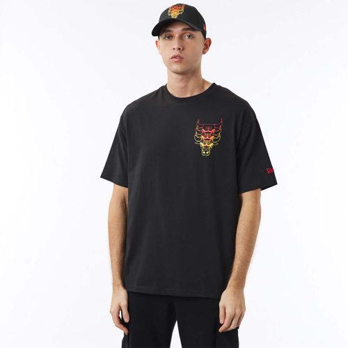 NEW ERA CHICAGO BULLS NBA STACKED OVERSIZED TEE BLACK