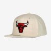 MITCHELL & NESS CHICAGO BULLS CUT AWAY SNAPBACK NBA OFF WHITE