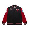 Mitchell & Ness NBA Primetime Heavyweight Satin Jacket Vintage Logo Chicago Bulls Black S